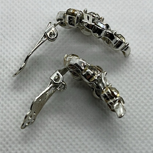 Lisner Womens Clip On Earrings Silver Tone Leaf Shape Clear Rhinestones Formal - Picture 7 of 9